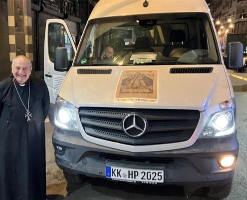 Die Freude bei Msg. Mourad war groß, als die mobile Klinik, "Hope from Kevelaer", vor knapp einem Jahr in Homs ankam.